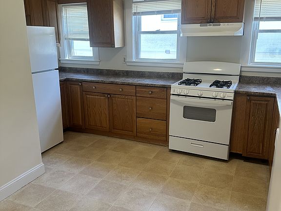 3rd image of 124 Hillside Rd #2