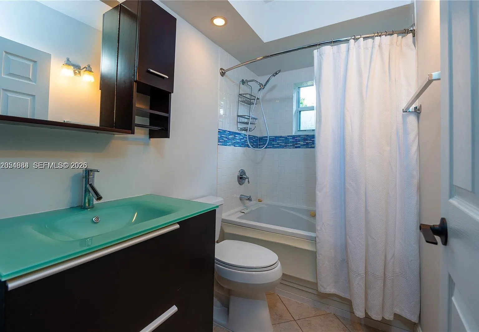 2 bed, 901 sqft, $3,950 — Photo 4