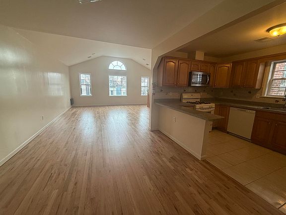 4th image of 111 Ocean Ave #2