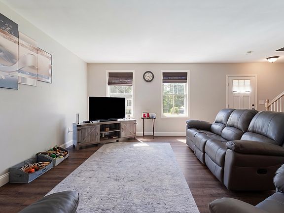 4th image of 38 Regina Avenue