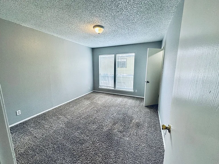 1318 Southport Dr — Photo 21