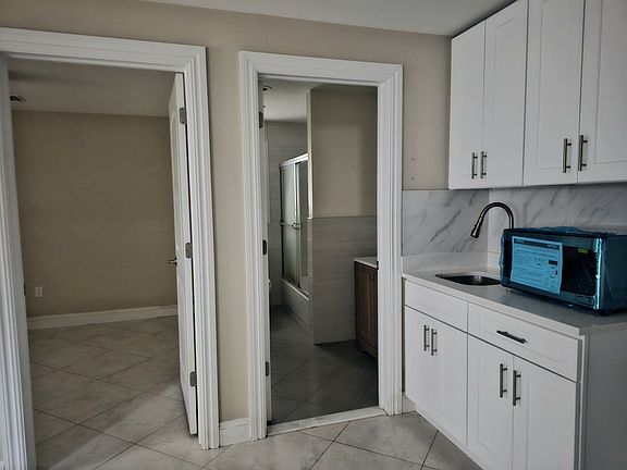 5th image of 74 W Edsall Blvd