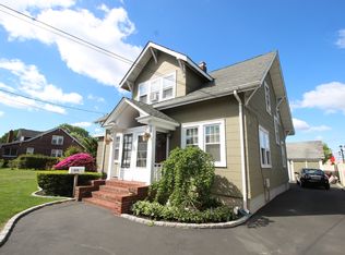 609 Adams Ave, Lindenhurst, NY