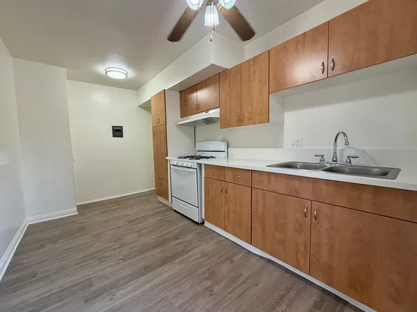 915 E Palmer Ave #24, Glendale, CA 91205