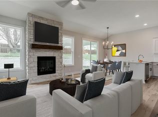 112 Shoreline Dr, Louisburg, KS 66053