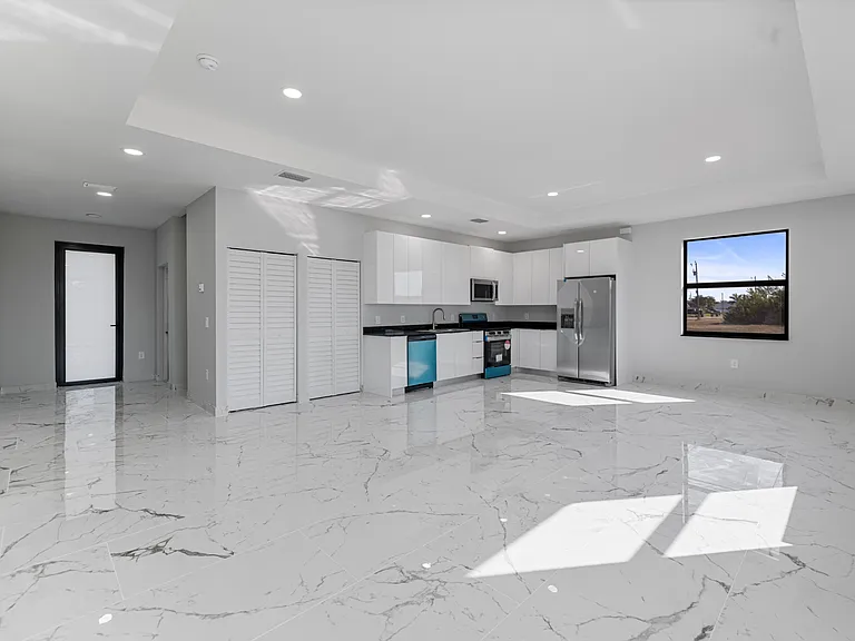 3010 NE 1st Pl — Photo 11