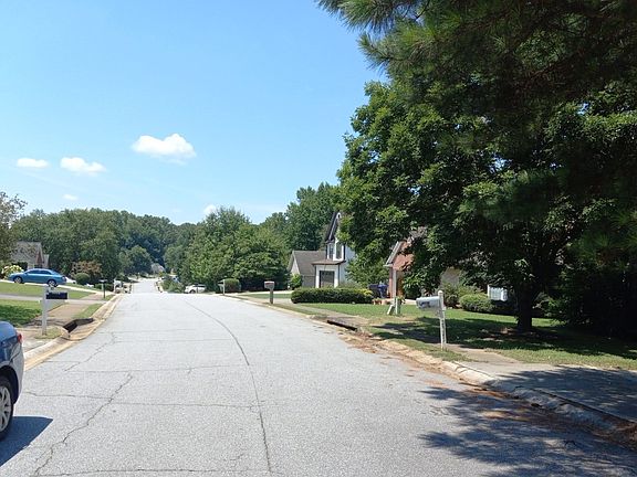 5th image of 2815 Camelot Woods Dr