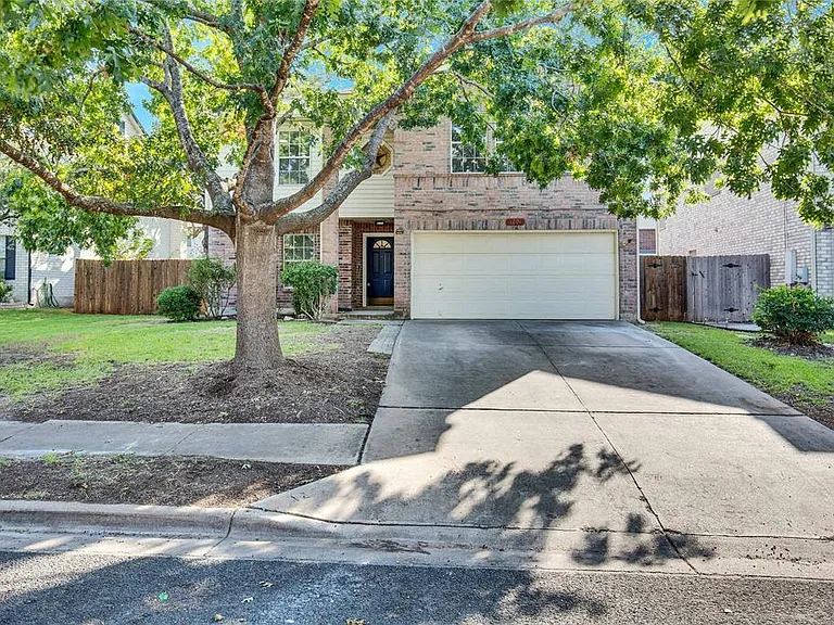 1201 Del Roy Dr — Photo 1