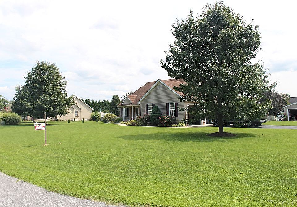 2nd image of 401 Matthew Cir