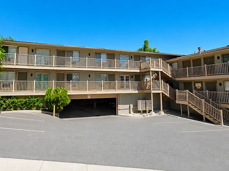 Manzanita Manor — Photo 10