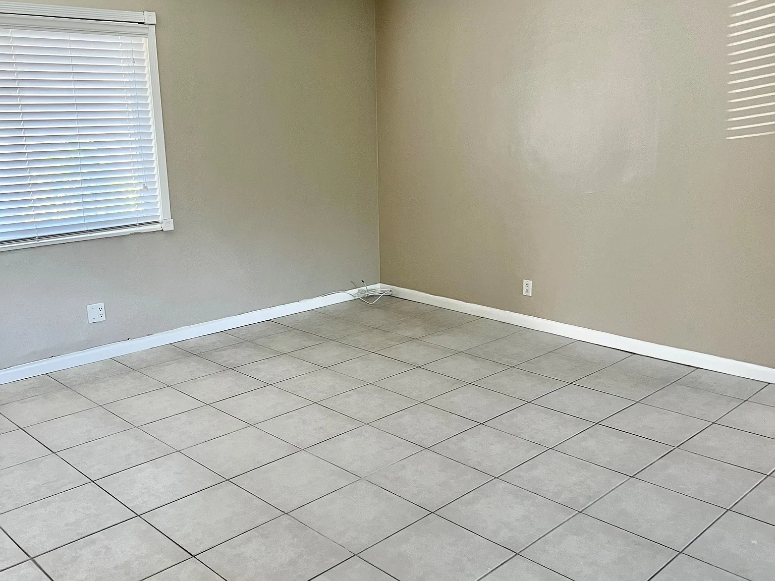 1410 Ne 10th Ave - 4 — Photo 2