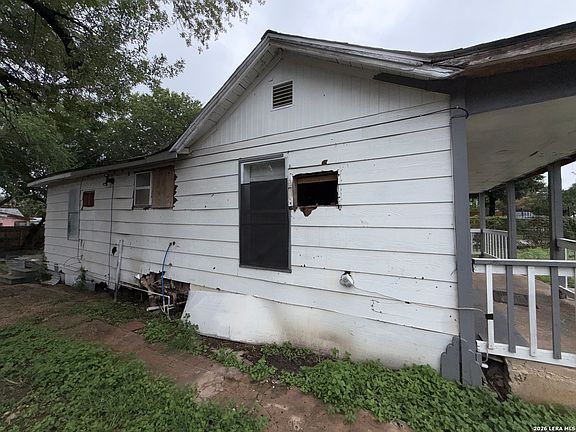 5th image of 423 N SAN IGNACIO AVE