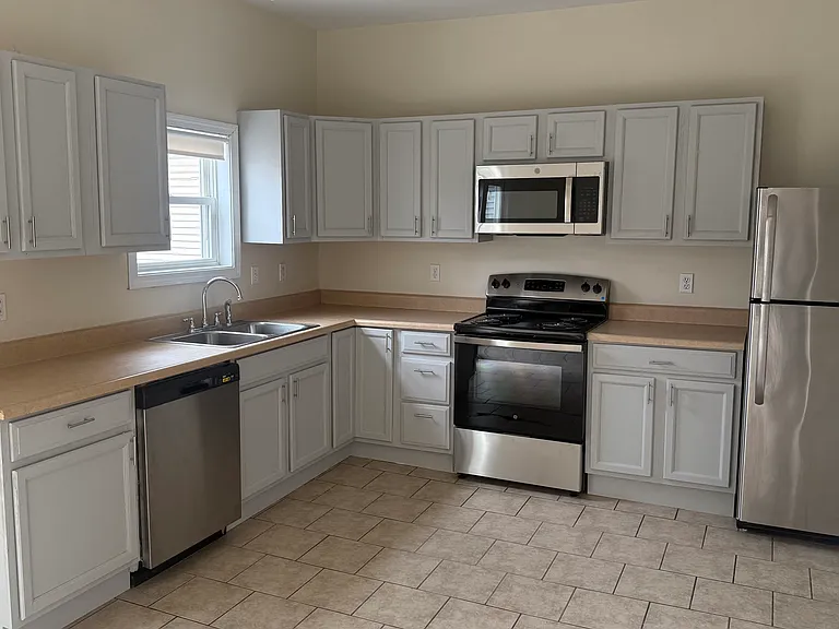 183 Center St — Photo 5