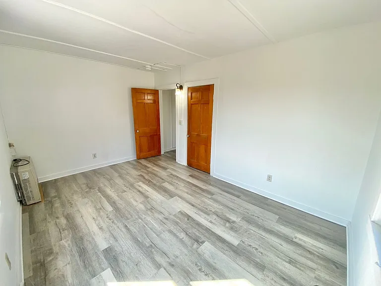 299 E Allen St — Photo 6
