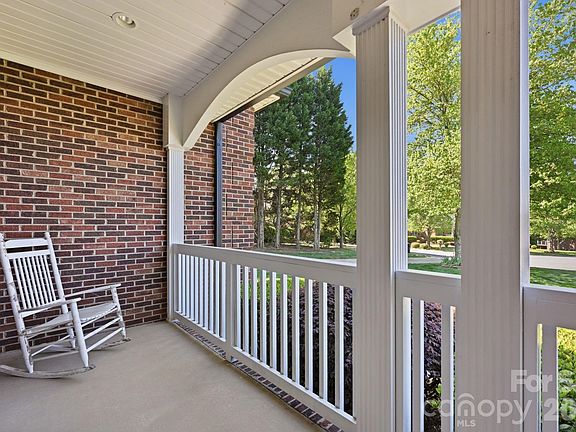 3rd image of 145 Blue Grass Cir