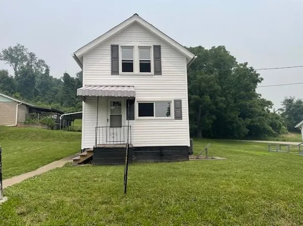 18 Main St, Daisytown, PA 15427