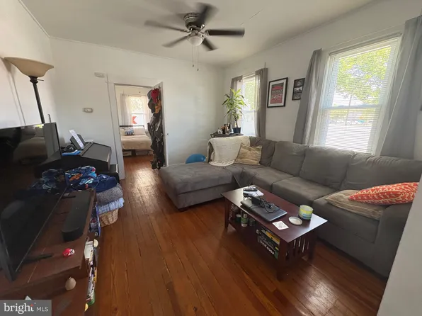 314 W 4th St, Palmyra, NJ 08065