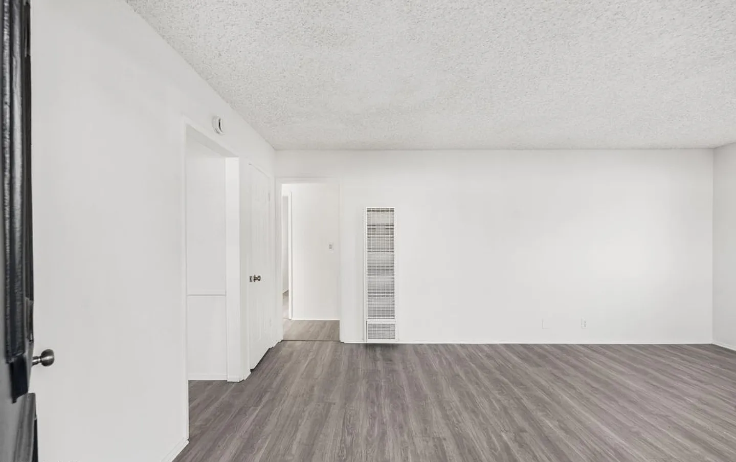 3 bed, 936 sqft, $2,350 — Photo 2