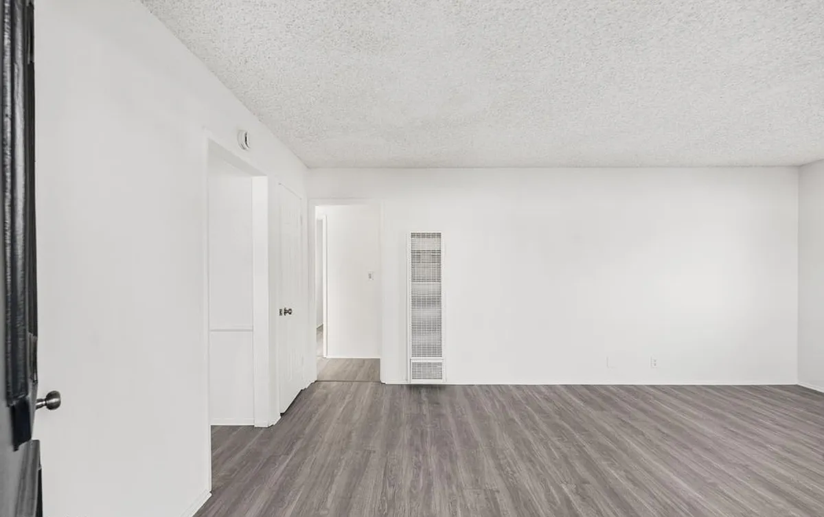 Building Photo - 44411 Kingtree Ave