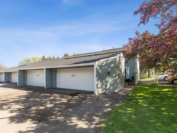 101 Canabury Ct, Little Canada, MN 55117