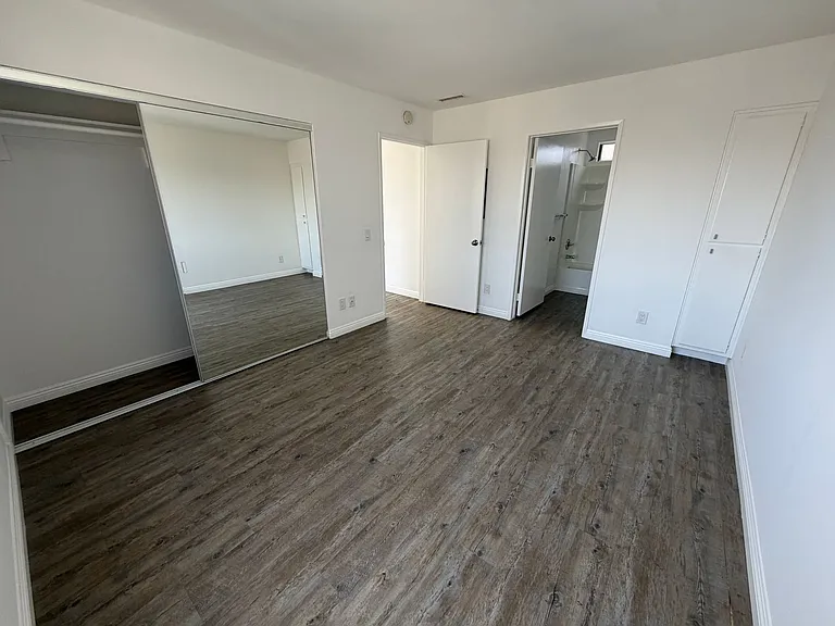 Midvale Los Angeles Apartments LLC — Photo 27