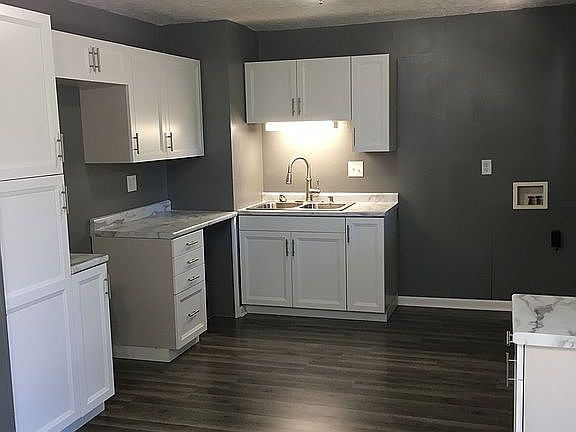 3rd image of 465 Greenup Ct