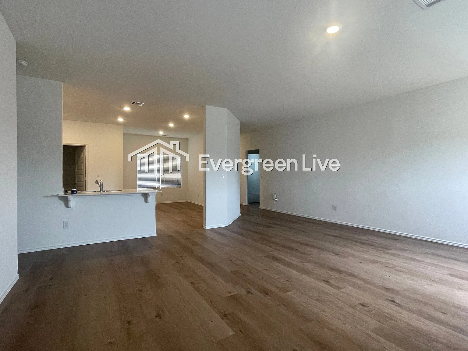 3 bed, 2.0 bath, 1633 sqft, $1,695 — Photo 3