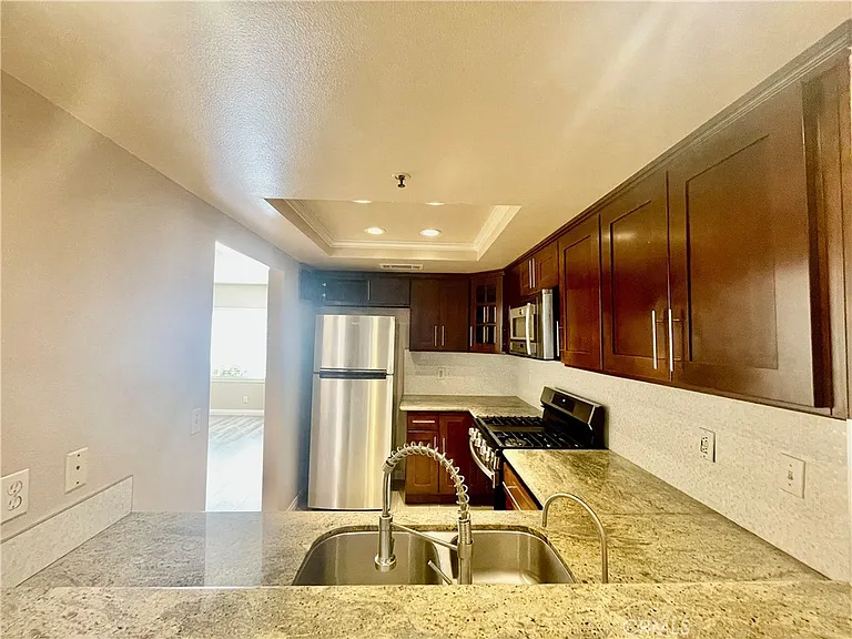 38 N Bonnie Ave #7 — Photo 9