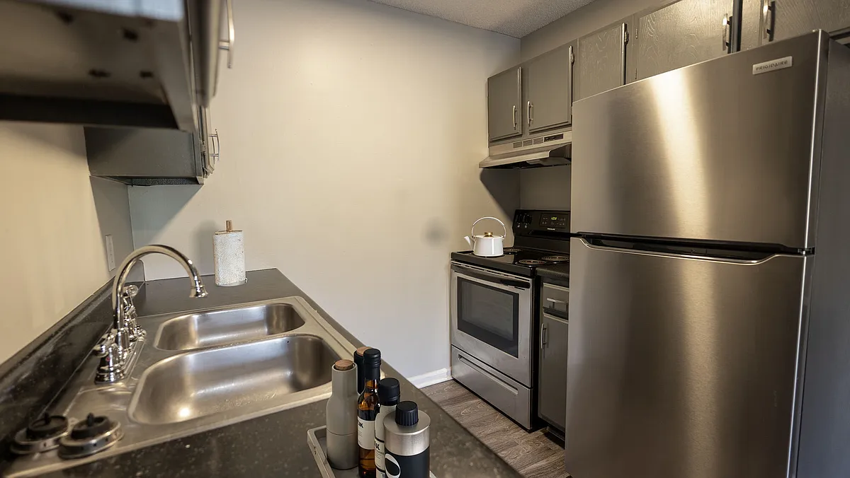 Building Photo - Willow Tree Apartments