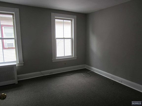 4th image of 112 Thomas St Floor 2