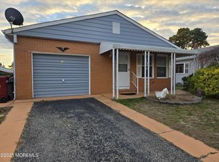 10 Pine Valley Dr, Toms River, NJ 08757