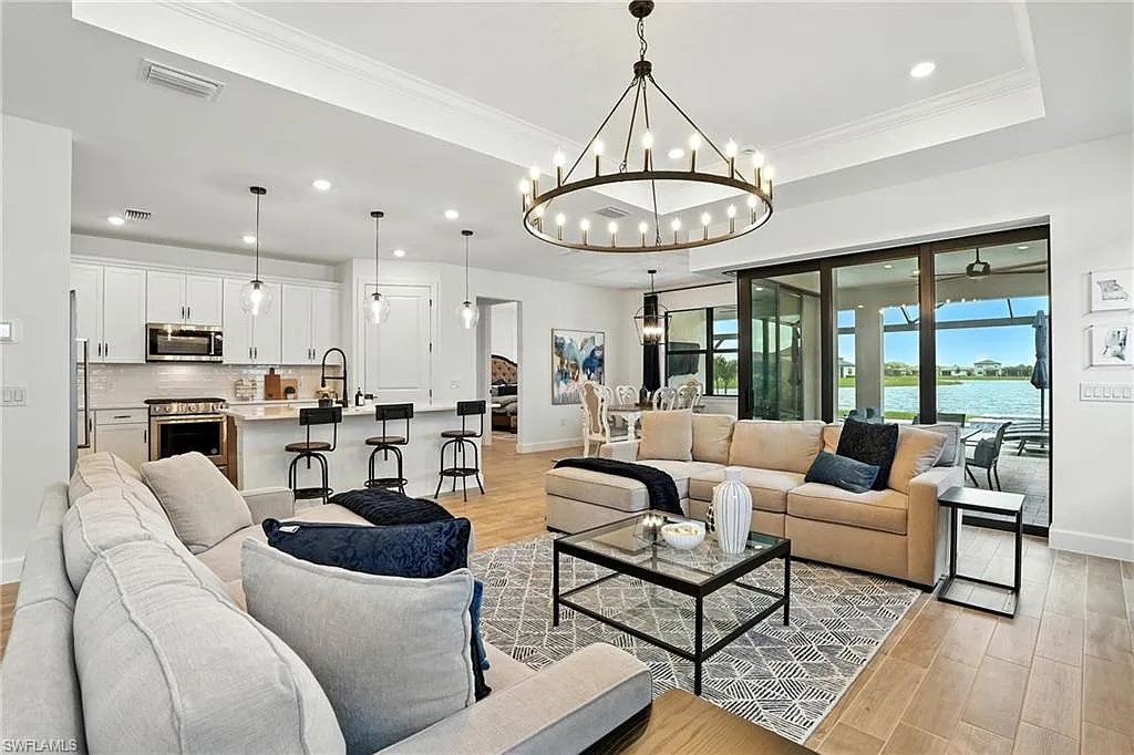3 bed, 3.0 bath, 2126 sqft, $10,000 — Photo 2