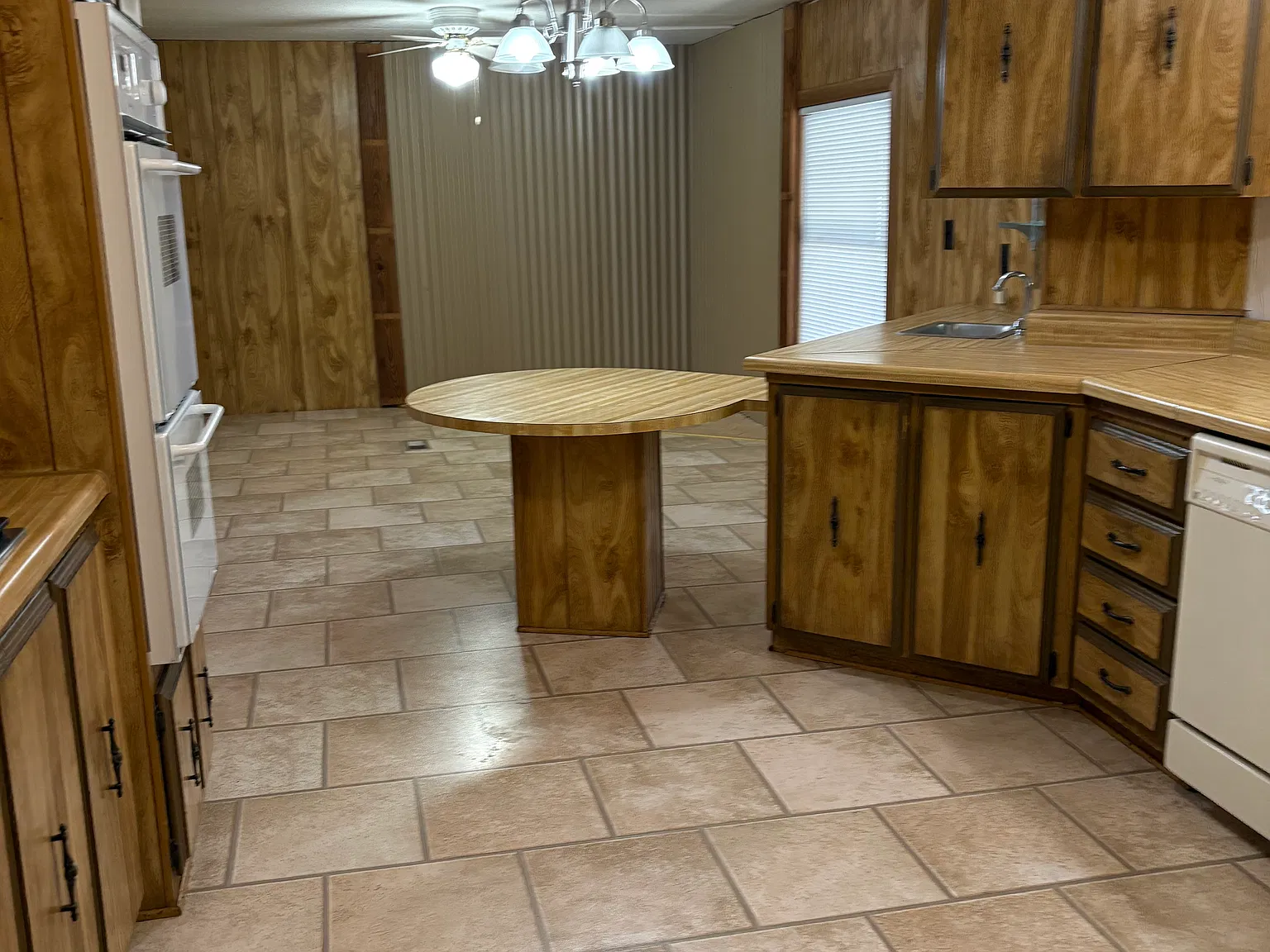 2 bed, 1400 sqft, $1,050 — Photo 2