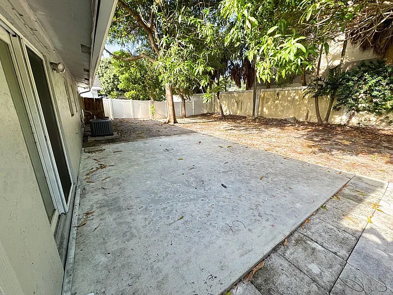 61 SW 34th Ave — Photo 15