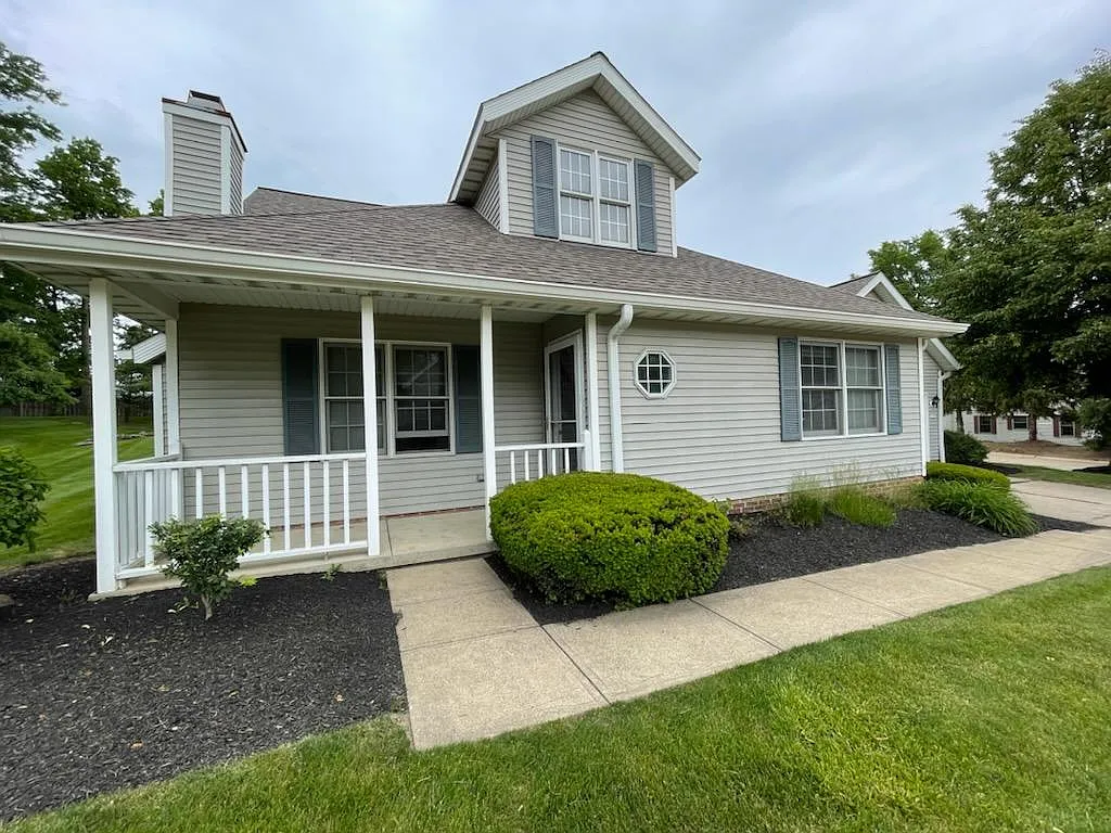 210 Steeple Chase Dr — Photo 1