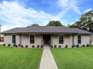 1667 Shadow Bend Dr, Houston, TX 77043