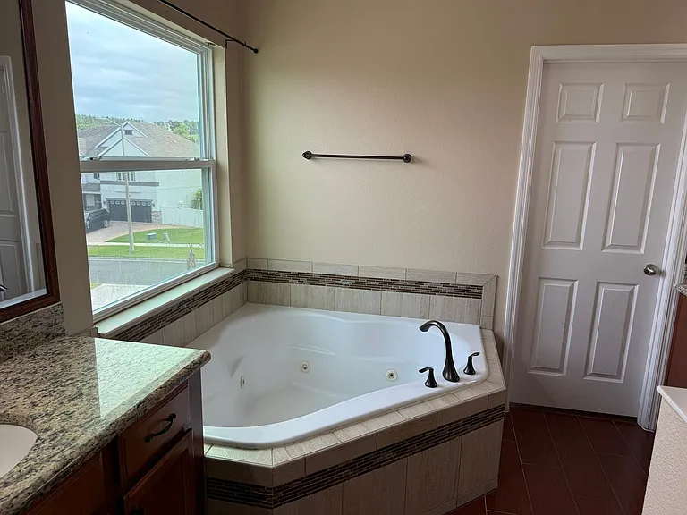 2478 Linkwood Ave — Photo 34