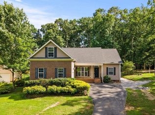 211 Lyons Dr, Simpsonville, SC 29681