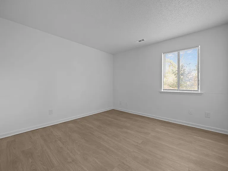 1011 Camden Ave — Photo 24
