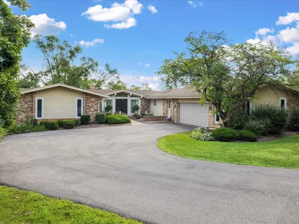 66 Bluff Ct, Cary, IL 60013