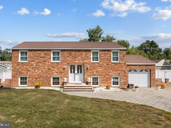 15 Antietam Dr, Laurel Springs, NJ 08021