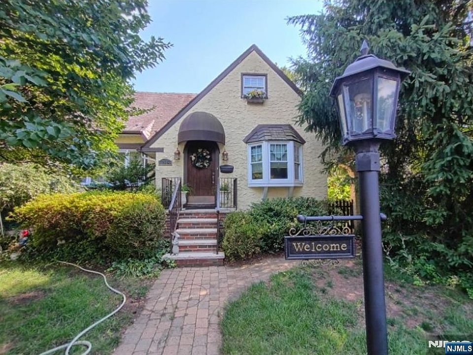1st image of 216 N Ross Place