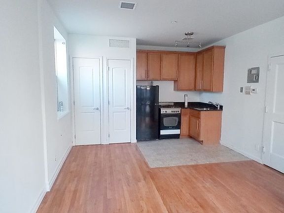 4th image of 176 Kosciuszko St APT 1A