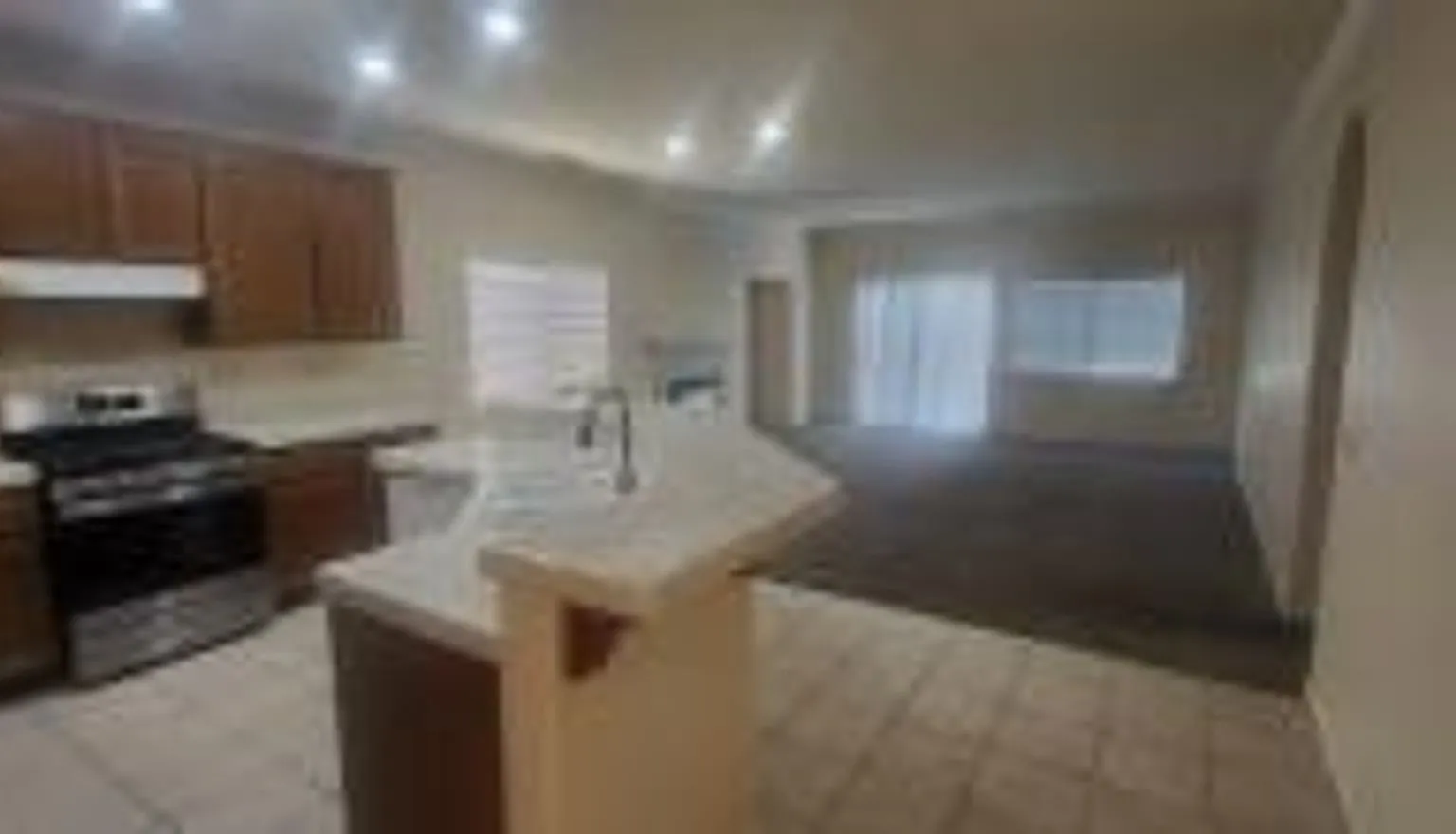 Single Story 3 Bedroom in Paseo Del Sol — Photo 4