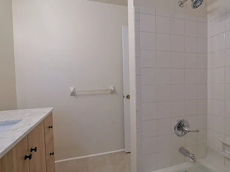 2740 South Rd #G14 — Photo 8