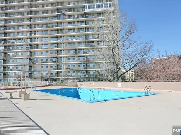 6040 Boulevard East APT 21J, West New York, NJ 07093