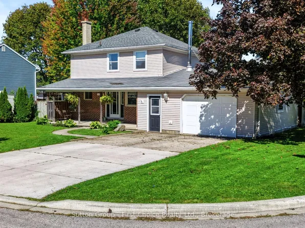 17 Regina Rd, Huron East, ON N0M 1L0