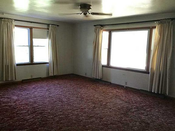3rd image of 115 E 1st Ave
