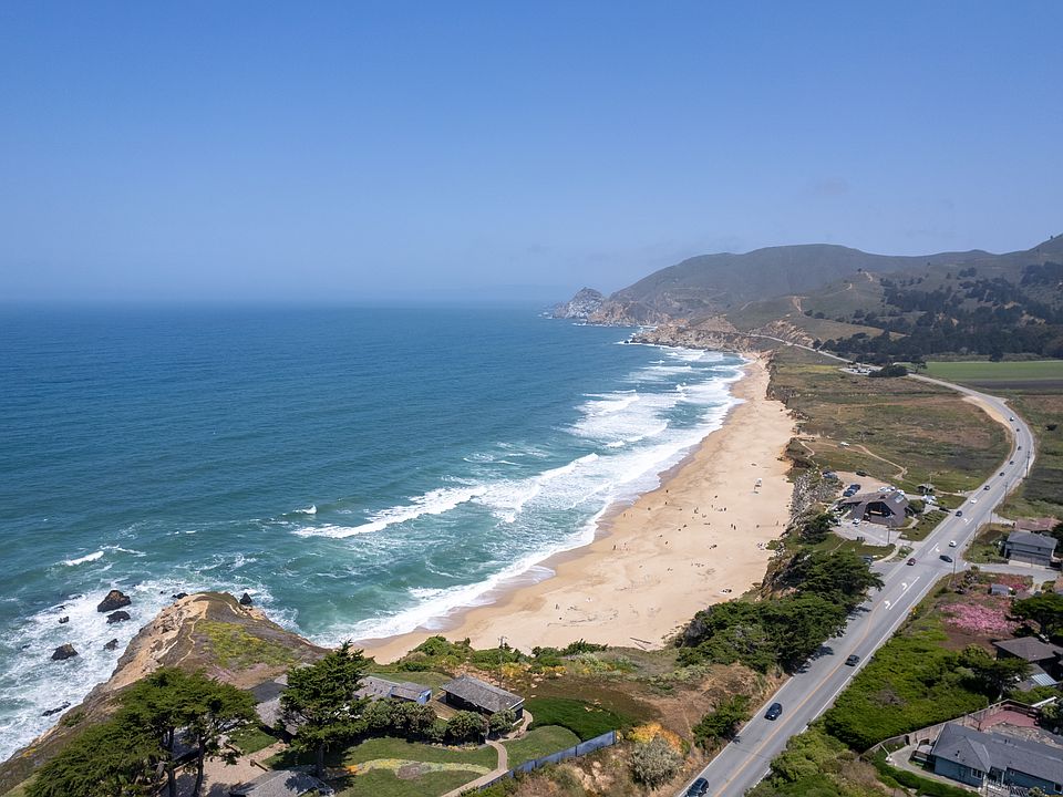 Montara State Beach is a 5 minute walk.