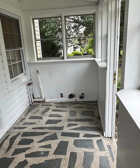 Attached porch/utility area with washer/dryer hookups. (Additional 84 sq. feet unheated.)